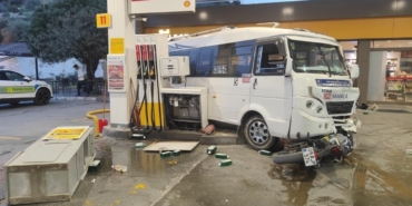 Akaryakıt istasyonunu savaş alanına çeviren minibüs şoförü tutuklandı 40 Akaryakıt istasyonunu savaş alanına çeviren minibüs şoförü tutuklandı