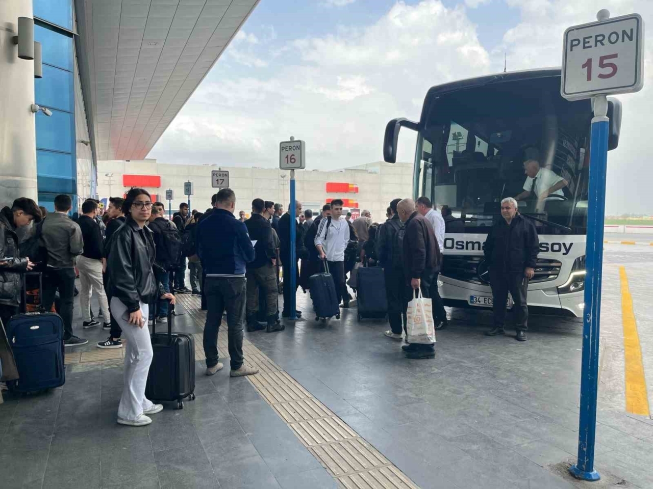 Aydın otogarında bayram yoğunluğu yaşanıyor 2 Aydın otogarında bayram yoğunluğu yaşanıyor
