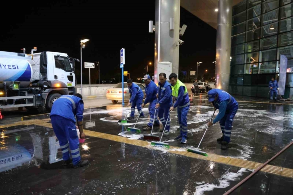 aydinda terminallerde temizlik calismasi suruyor 1fd4d1ca8d82