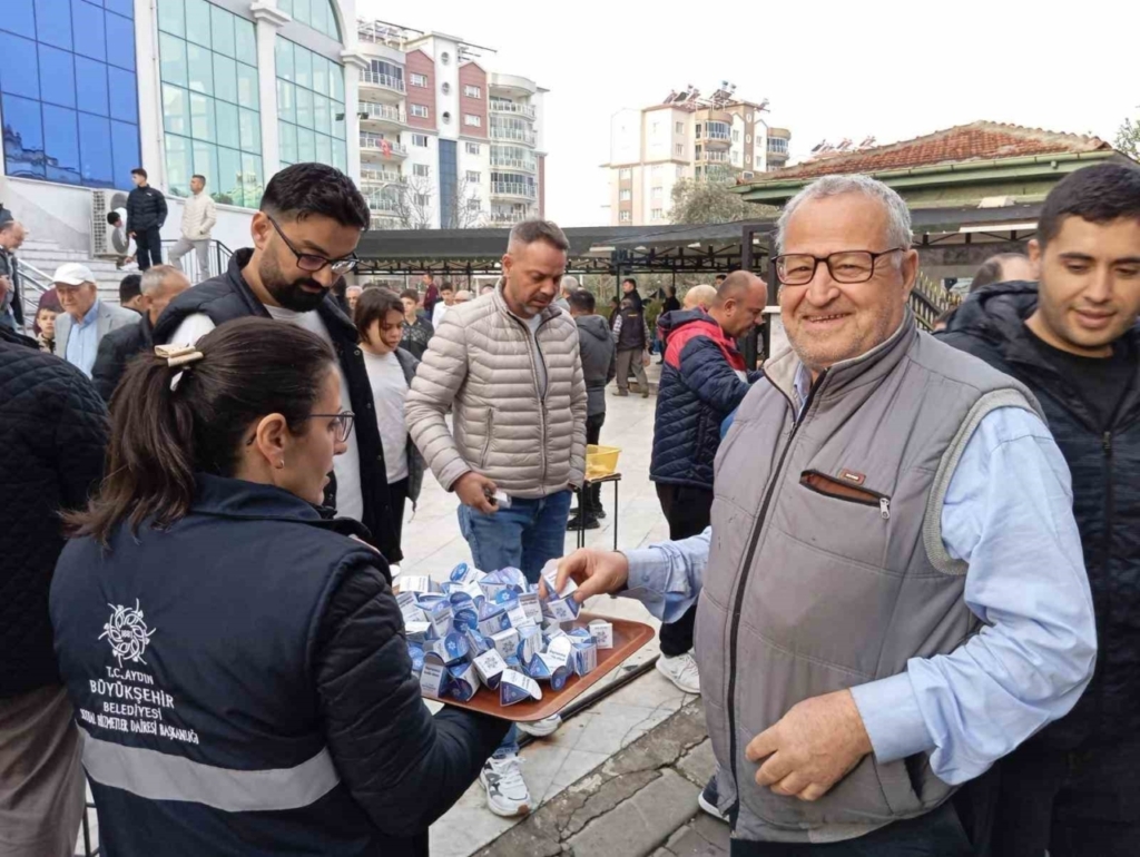 Büyükşehirden ’lokumlu’ bayramlaşma 3 buyuksehirden lokumlu bayramlasma ab642bdfb2c3