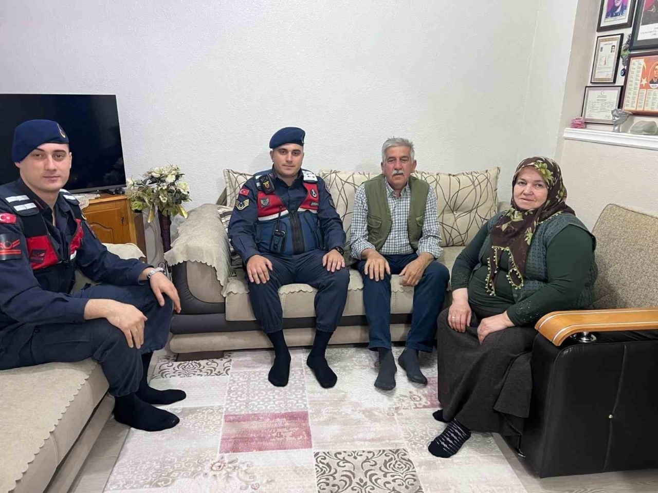 Çine’de jandarma ekipleri şehit ailelerini unutmadı