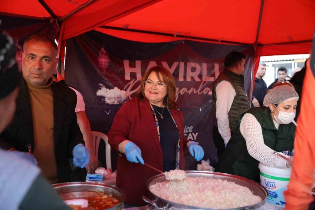 didim belediyesi ramazan ayinda 25 bin kisiye iftar verdi 168a537ccf68