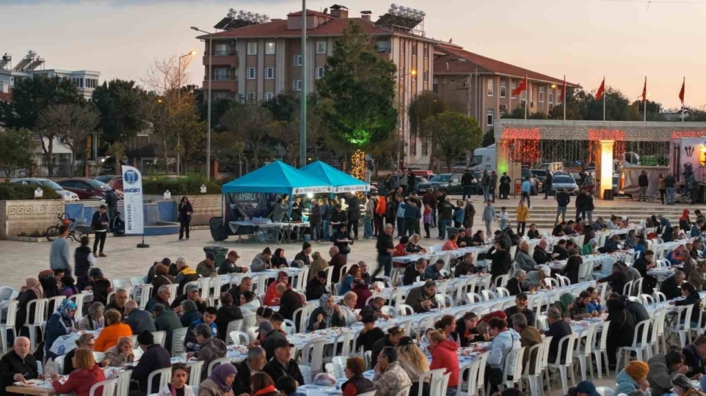 didim belediyesi ramazan ayinda 25 bin kisiye iftar verdi f8005114bc51