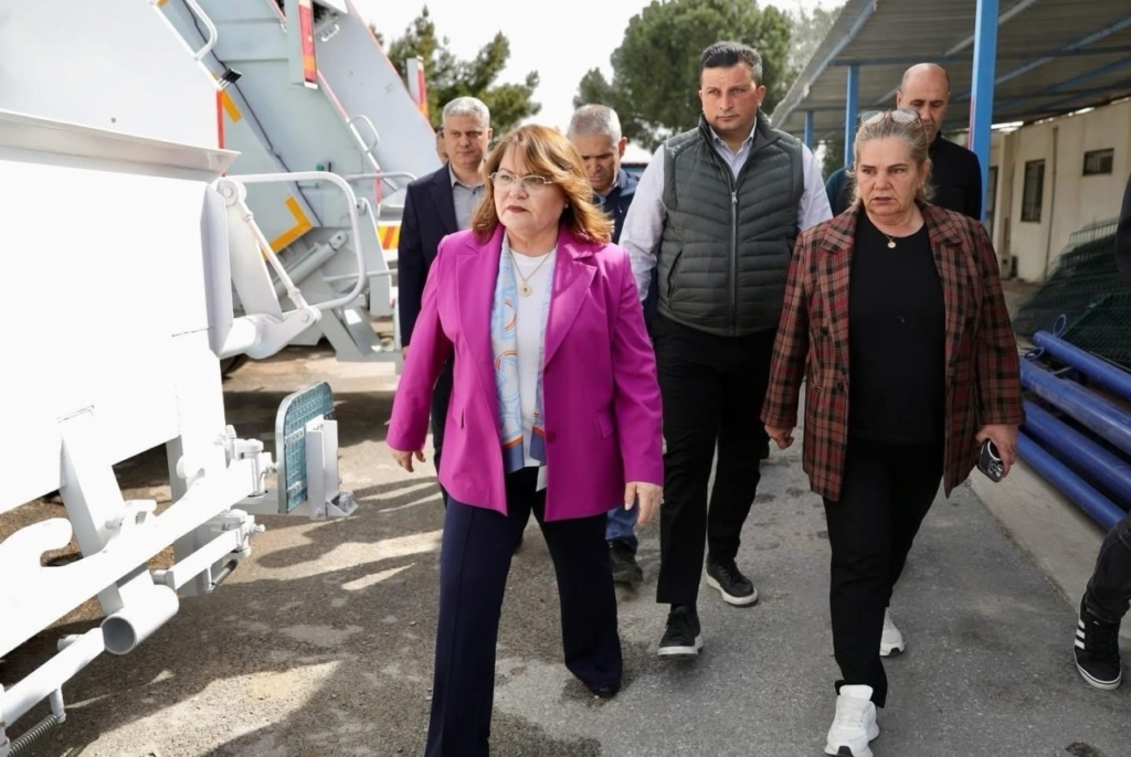 didim belediyesinde kullanilmayacak durumdaki araclar rezive edildi 9b15bcd62d0e