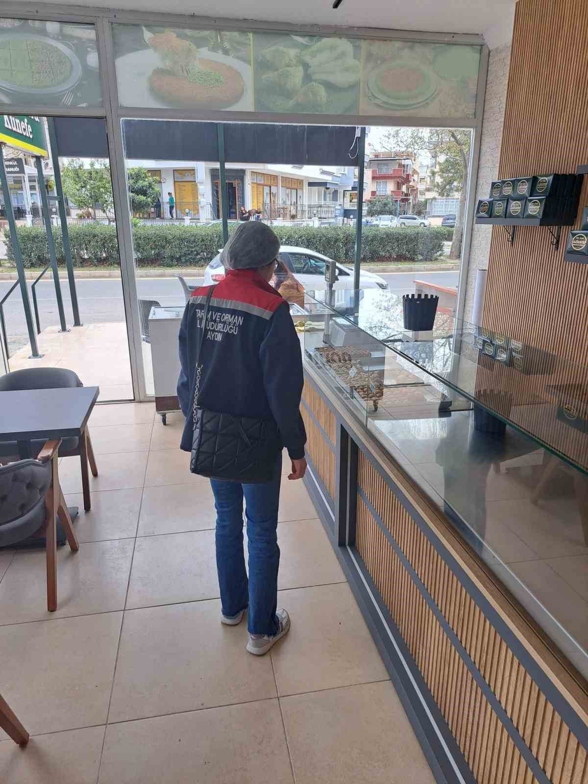 Didim’de şekerleme ve tatlı satışı yapılan işletmeler denetlendi