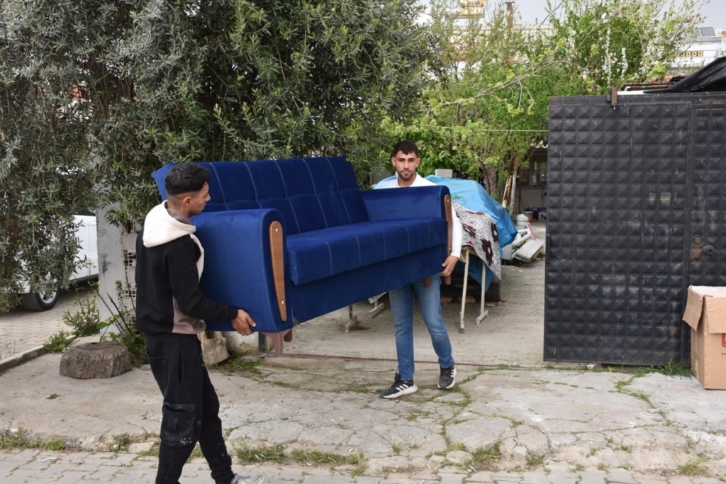 Evi Yanan İtfaiye Personeline Başkan Zencirci’den Eşya Desteği 2 evi yanan itfaiye personeline baskan zencirciden esya destegi 74c12113ced9