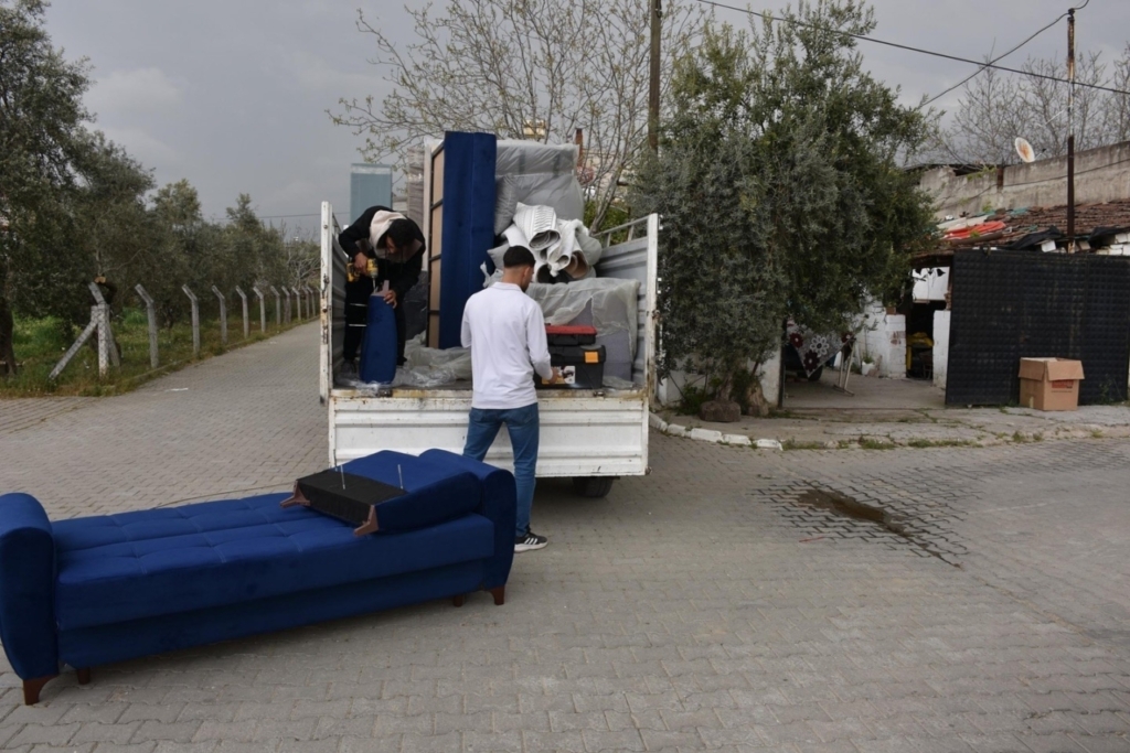 Evi Yanan İtfaiye Personeline Başkan Zencirci’den Eşya Desteği 5 evi yanan itfaiye personeline baskan zencirciden esya destegi e235ab6d5d2b