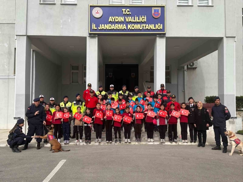 jandarma ilkokul ogrencilerini agirladi 88a01b3f611e