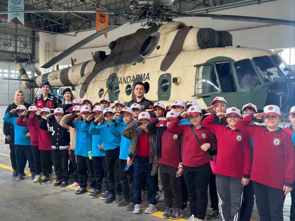 jandarma ilkokul ogrencilerini agirladi dac7c42e9e04