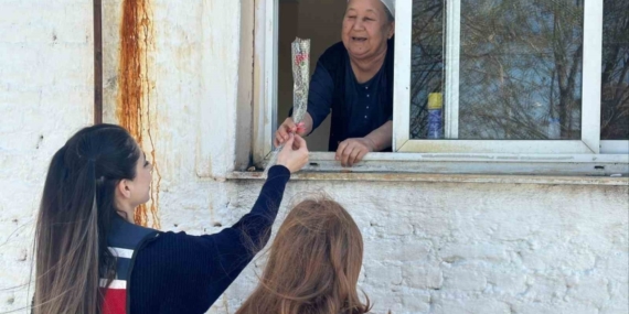 Jandarma yaşlı çınarları unutmadı