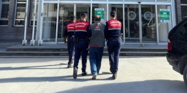 Jandarmadan kaçan şahıs yaşanan kovalamaca sonucu yakalandı 4 Jandarmadan kaçan şahıs yaşanan kovalamaca sonucu yakalandı