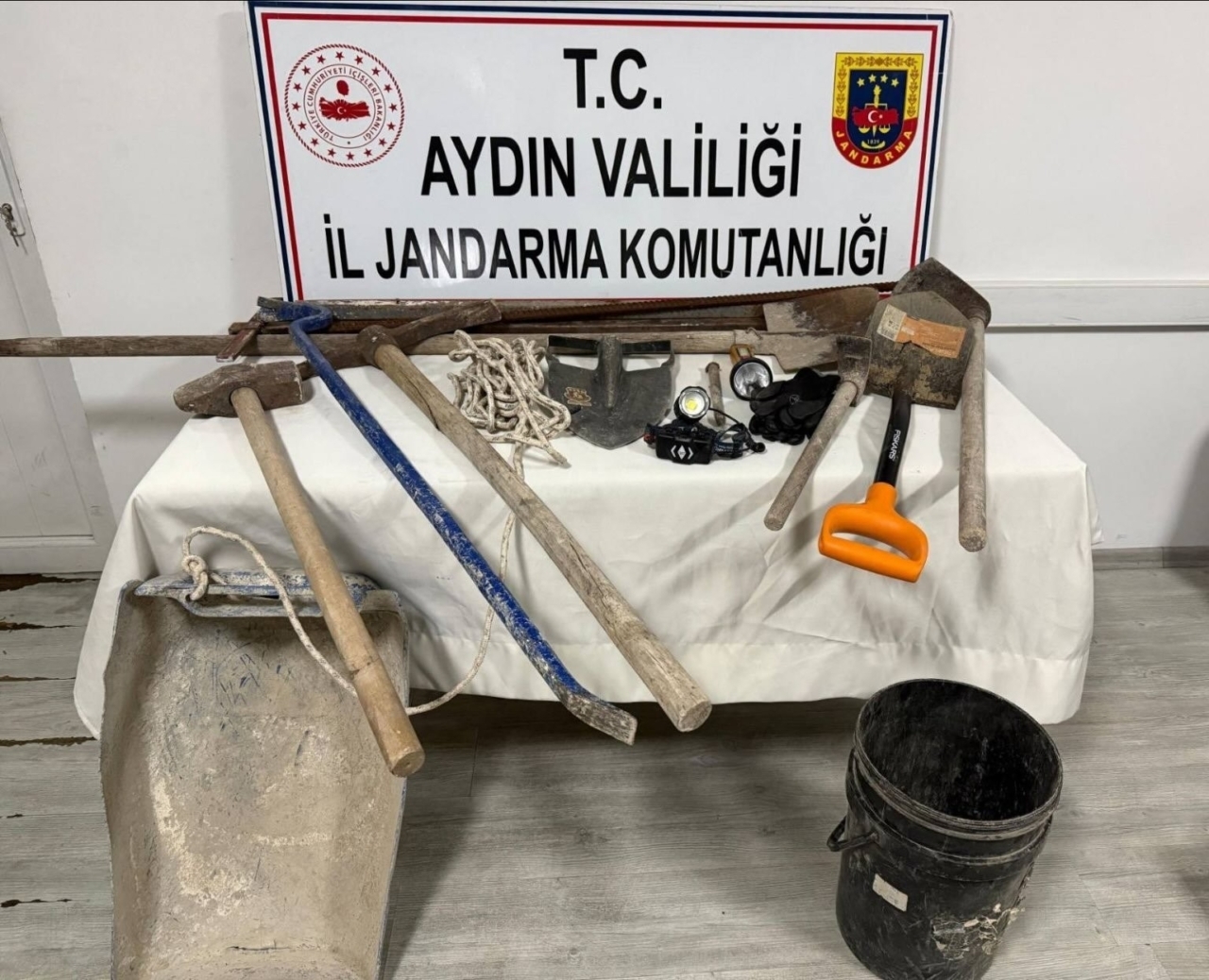 Karacasu’da kaçak kazıya suçüstü