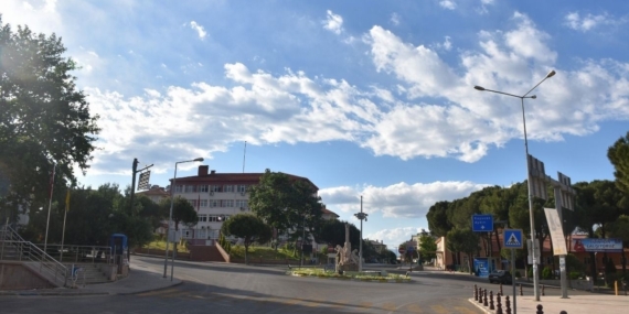 Karacasu’da okul bahçeleri otopark olarak kullanılacak