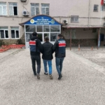 Kasten öldürme suçundan aranan şahıs Nazilli’de yakalandı 1 Kasten öldürme suçundan aranan şahıs Nazilli’de yakalandı