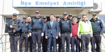 Kaymakam Gündoğdu bayramı görevi başında geçiren personelleri unutmadı 7 Kaymakam Gündoğdu bayramı görevi başında geçiren personelleri unutmadı