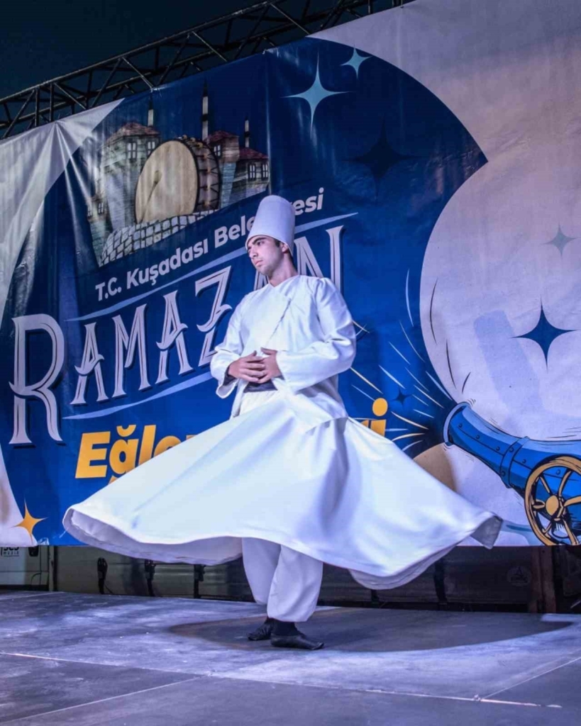 kusadasi belediyesinden kadir gecesinde 2 bin kisilik iftar yemegi 0af00b693f8c