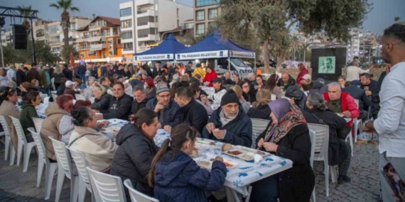 Kuşadası Belediyesi’nden Kadir Gecesi’nde 2 bin kişilik iftar yemeği