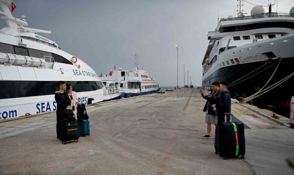 kusadasindan yunanistanin sisam adasina feribot seferleri basladi 0c2f36030b93