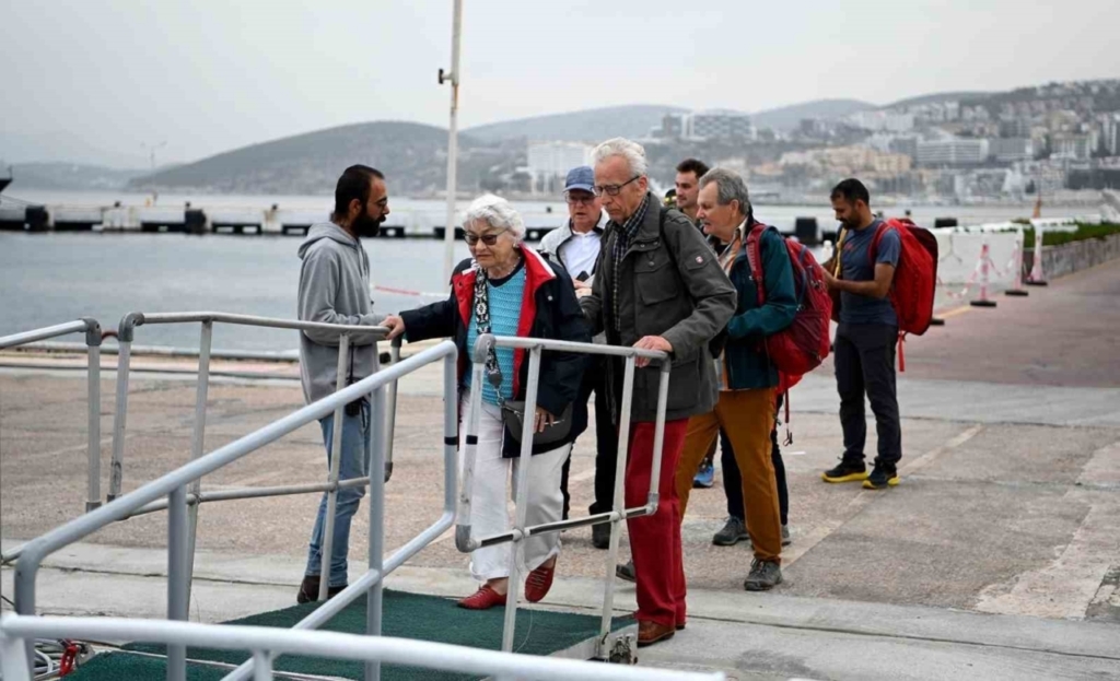kusadasindan yunanistanin sisam adasina feribot seferleri basladi dc6913bf9834
