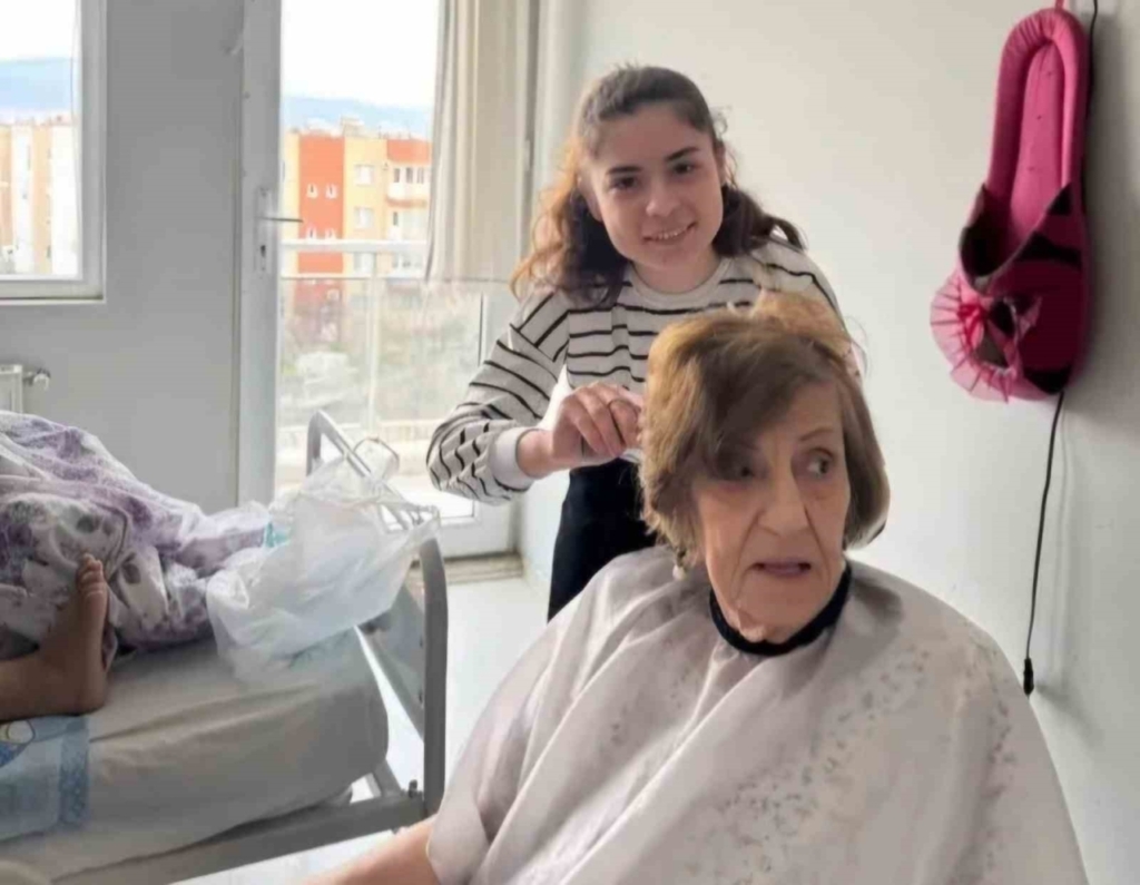 lise ogrencileri huzurevi sakinleriyle bir araya geldi 27a9bc5cfc4b