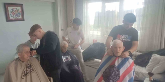 Lise öğrencileri, Huzurevi Sakinleriyle Bir Araya Geldi