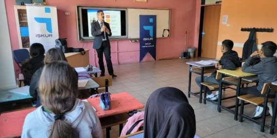 Öğrencilere meslek seçiminin önemi anlatıldı