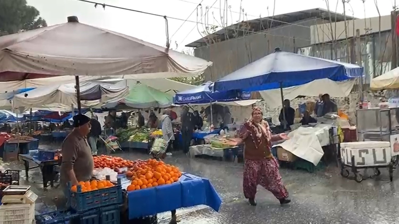 Ortaklar’da sağanak yağış etkili oldu