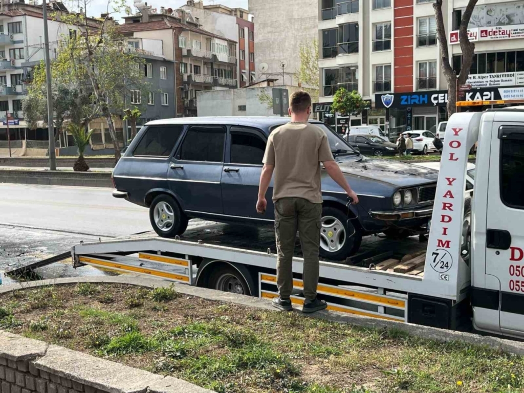 seyir halindeki otomobil yandi 0da75a47122f