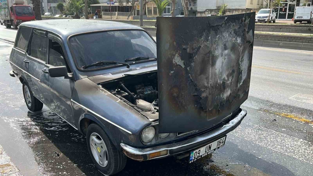 Seyir halindeki otomobil yandı