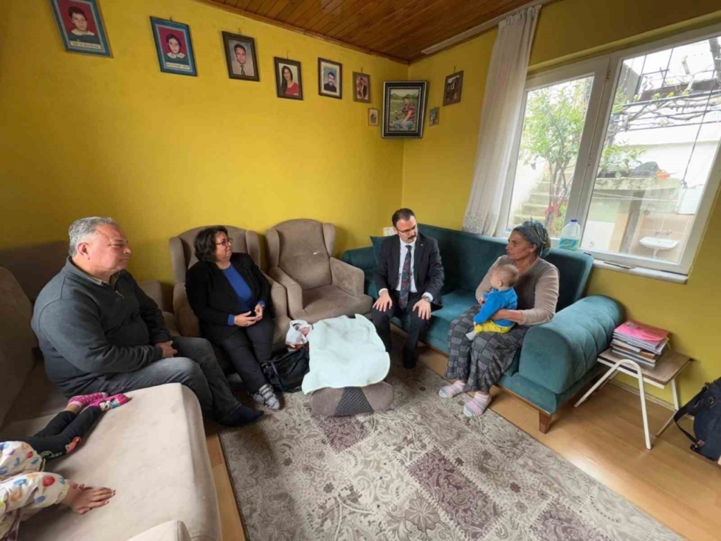 sultanhisar kaymakami ates yaslilara saygi haftasinda ailelerle bulustu 9409220d35da