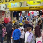Yağmur alışverişe engel olmadı