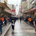 Yağmur alışverişe engel olmadı
