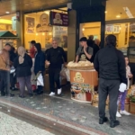Yağmur alışverişe engel olmadı