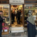 Yağmur alışverişe engel olmadı