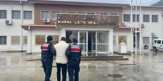 Aranan şahıslar jandarmadan kaçamadı