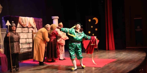 Aydın Büyükşehir Belediyesi çocukları tiyatro ile buluşturdu