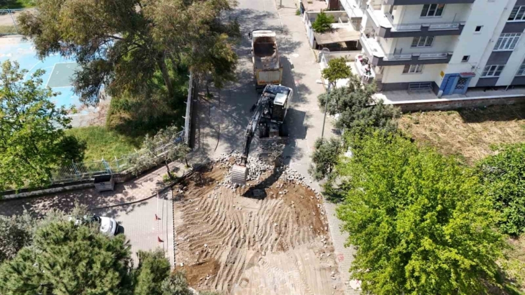 aydin buyuksehir belediyesi kentin dort bir yanindaki yol calismalarini surduruyor df93b5fce8cc
