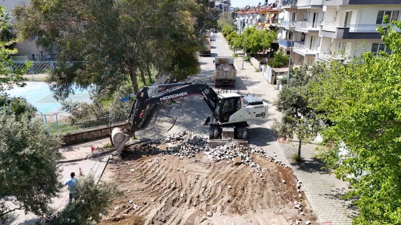 Aydın Büyükşehir Belediyesi kentin dört bir yanındaki yol çalışmalarını sürdürüyor
