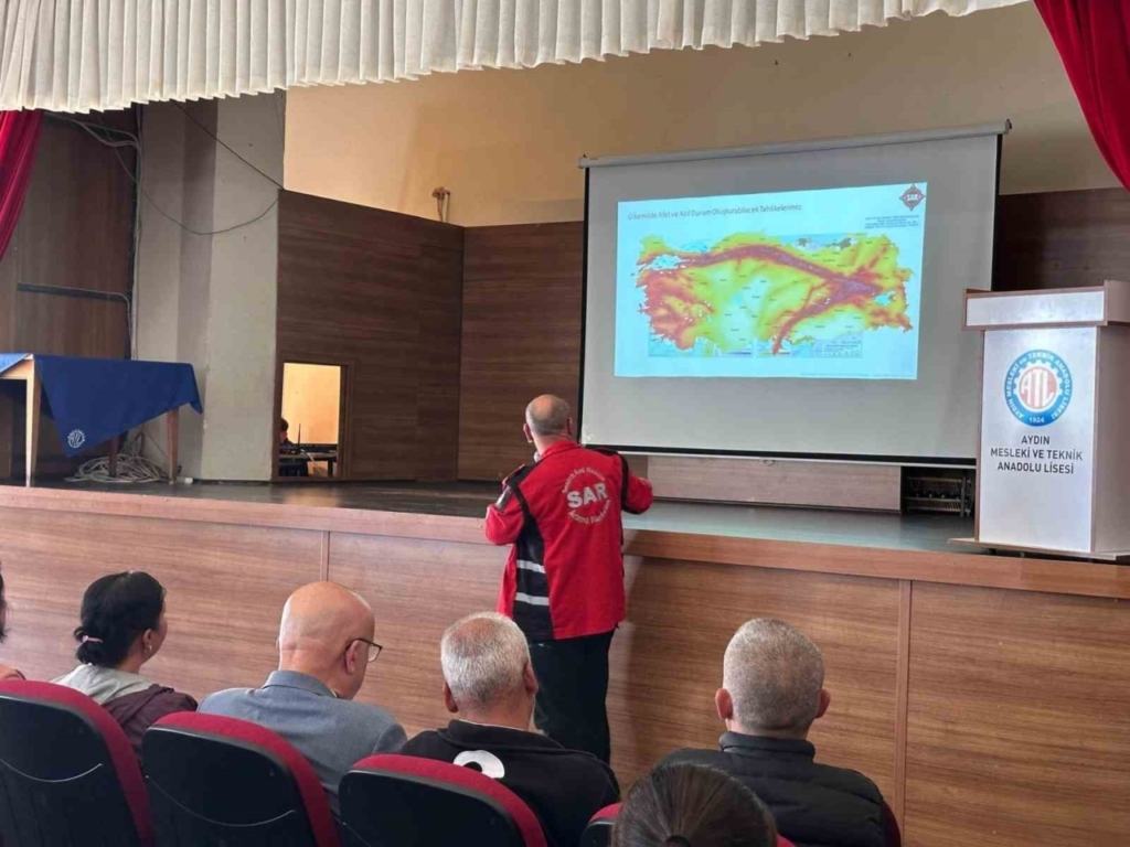 aydin mesleki ve teknik anadolu lisesinde velilere afet bilinci konferansi 836c416e3de8