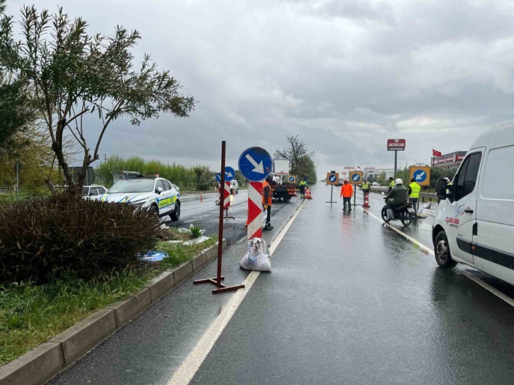 aydinda kavsak calismasi nedeniyle trafik akisi tek seride dustu 88a2d81f1889