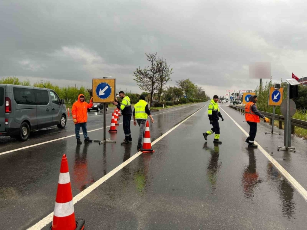 aydinda kavsak calismasi nedeniyle trafik akisi tek seride dustu d7bffb69a71c