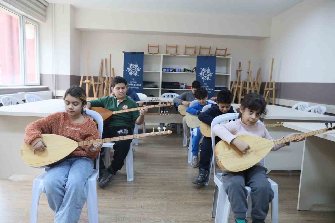 Aydınlı çocuklar, Büyükşehir’in kurslarıyla kültür ve sporla buluşuyor