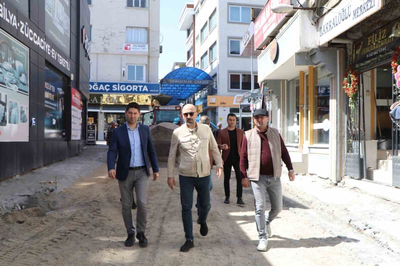 Başkan Arıkan, yol yapım çalışmalarını yerinde inceledi 7 Başkan Arıkan, yol yapım çalışmalarını yerinde inceledi