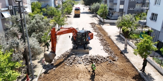 Başkan Çerçioğlu Efeler’in yollarını yenilemeyi sürdürüyor