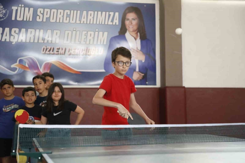 baskan cercioglu minik sporcularin yaninda 602681638d7e