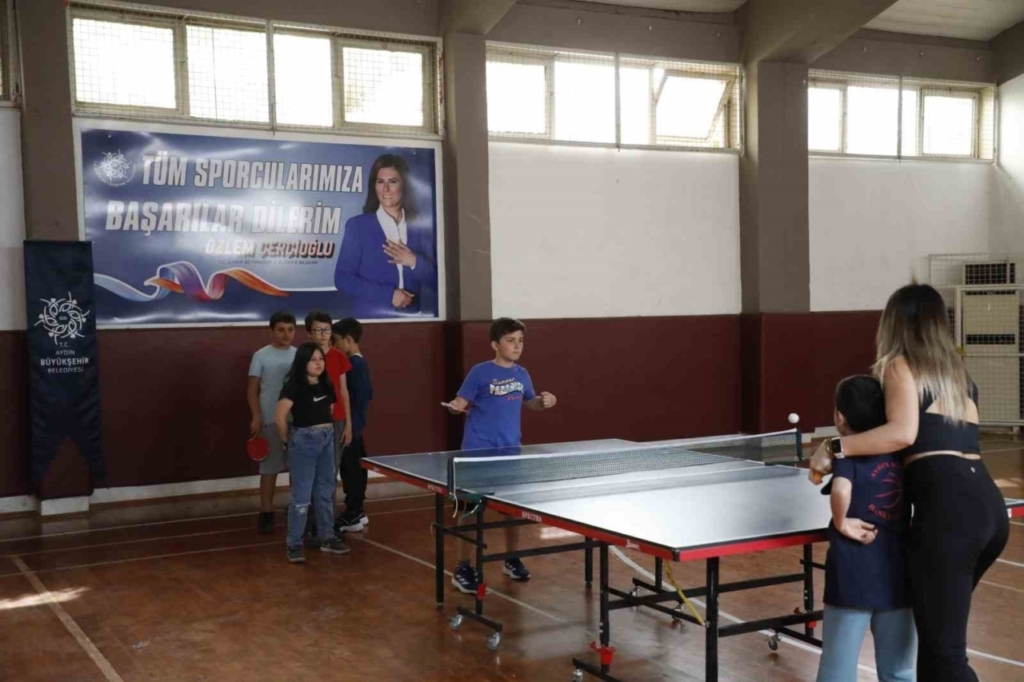 baskan cercioglu minik sporcularin yaninda 69f4bfebe0a0