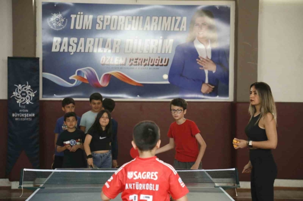 baskan cercioglu minik sporcularin yaninda ce8df6090de0