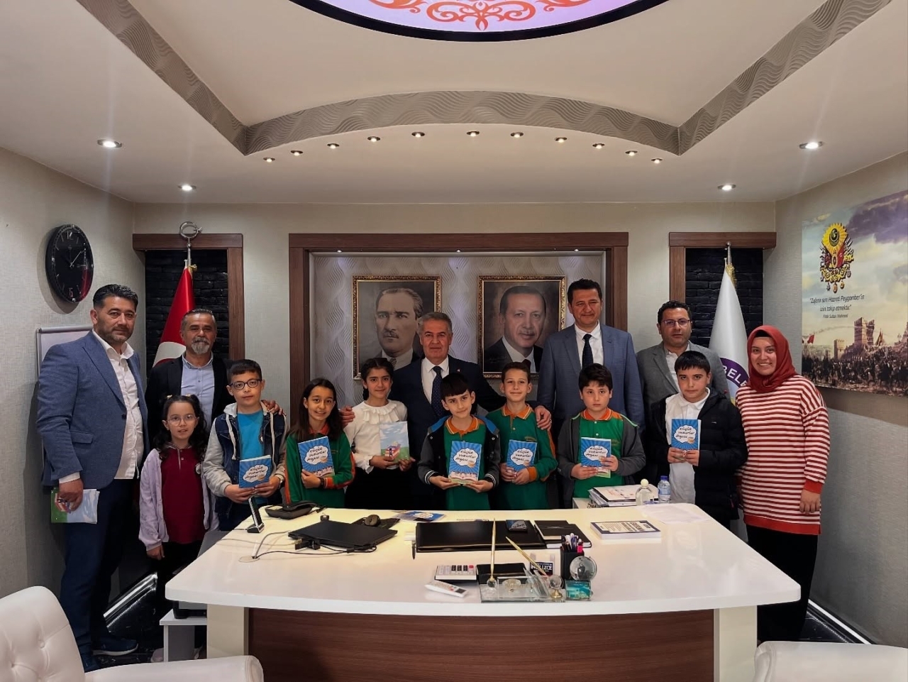 Başkan Erol küçük yazarları ağırladı