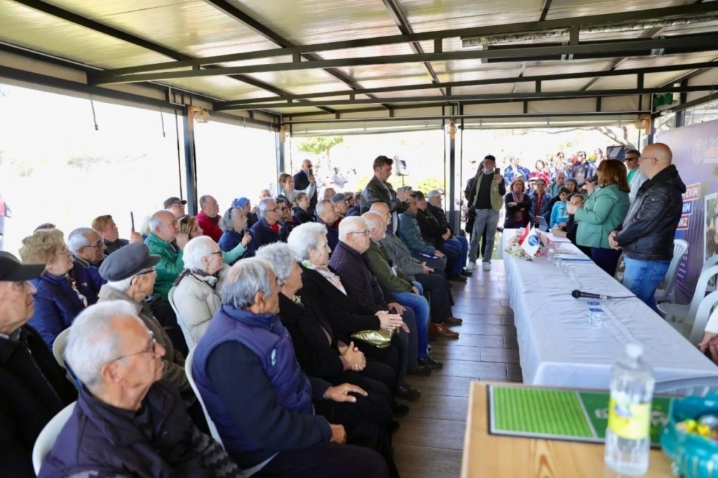 baskan gencay mersinderede vatandaslarla bulustu b6760e5e36ab