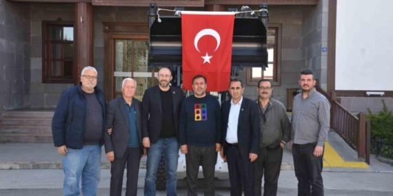 Başkan Zencirci, iptal olan deve güreşinin bağışlarıyla belediyeye kepçe kazandırdı